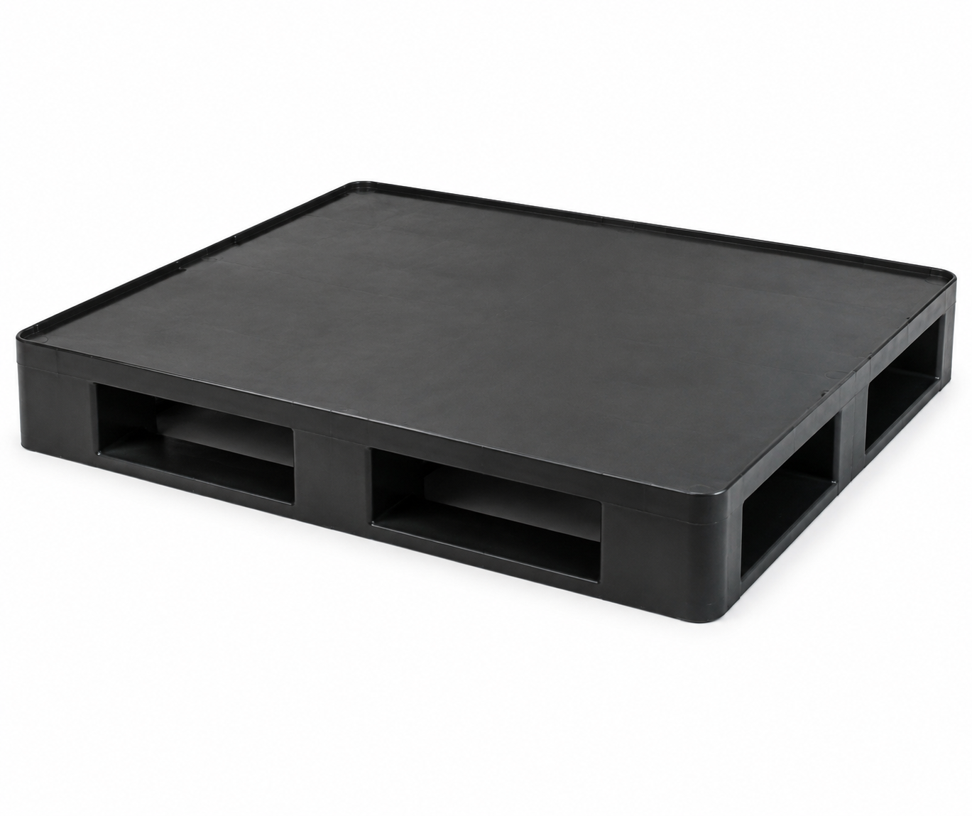Solid-deck plastic pallet 1200 x 1000 x 150 mm, full-perimeter base, three-quarter view