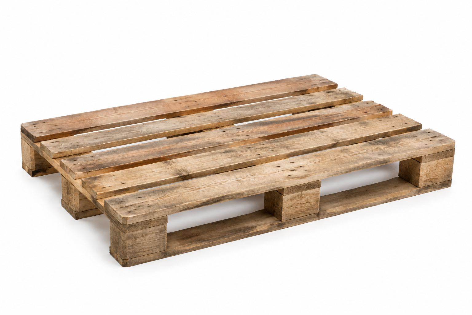 Reconditioned Euro size wooden pallet 1200 x 800 mm, three-quarter view