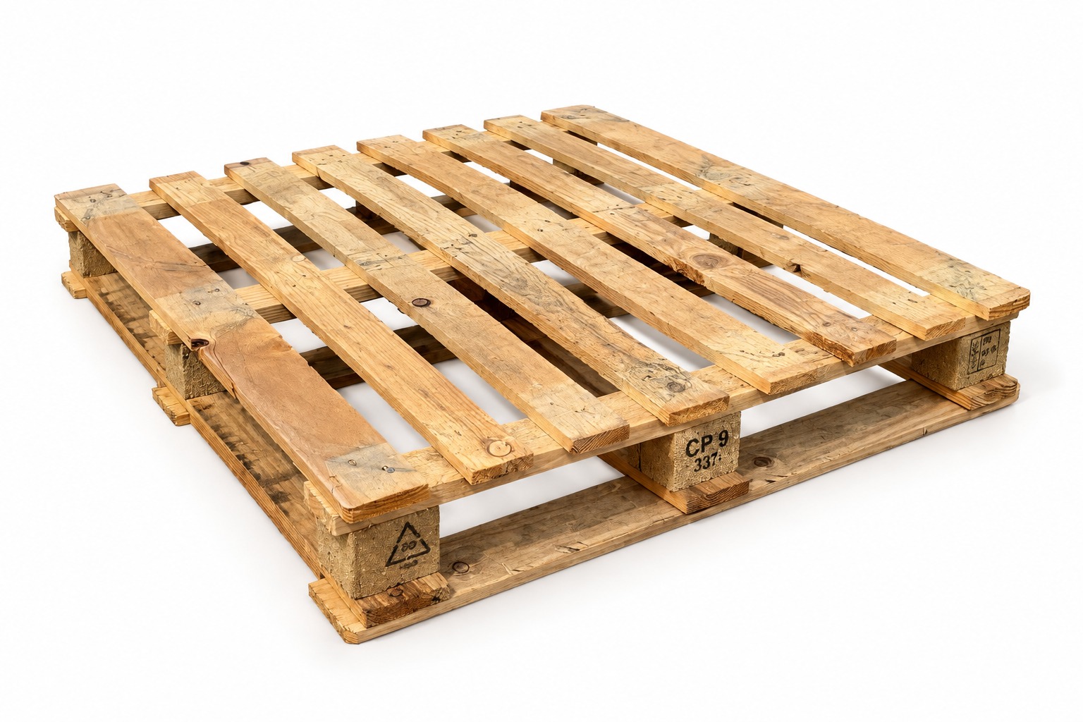 CP9 wooden pallet 1140 x 1140 mm - front corner view